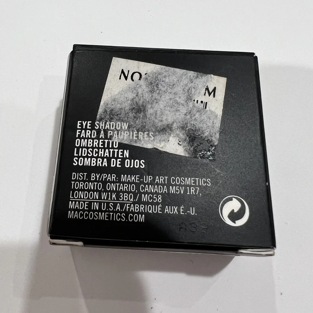 MAC Cosmetics Strike a Pose teal blue eyeshadow New in Box *rare*